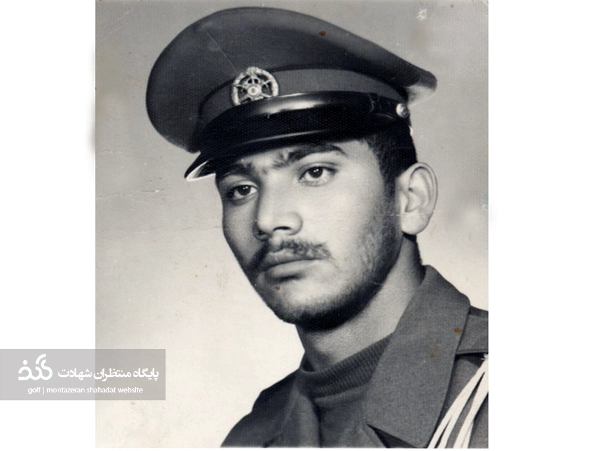 شهید الیاس حامدی با لباس نظامی