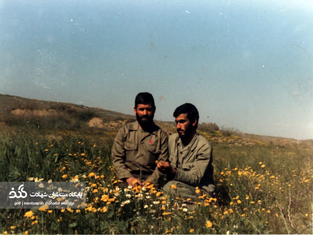 شهید مرتضی فخرزاده و رزمنده دیگر در دشت گل